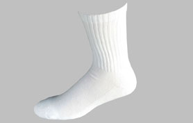d395W-Women’s white crew sport socks