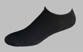 d495B-Women’s black no-show sport socks